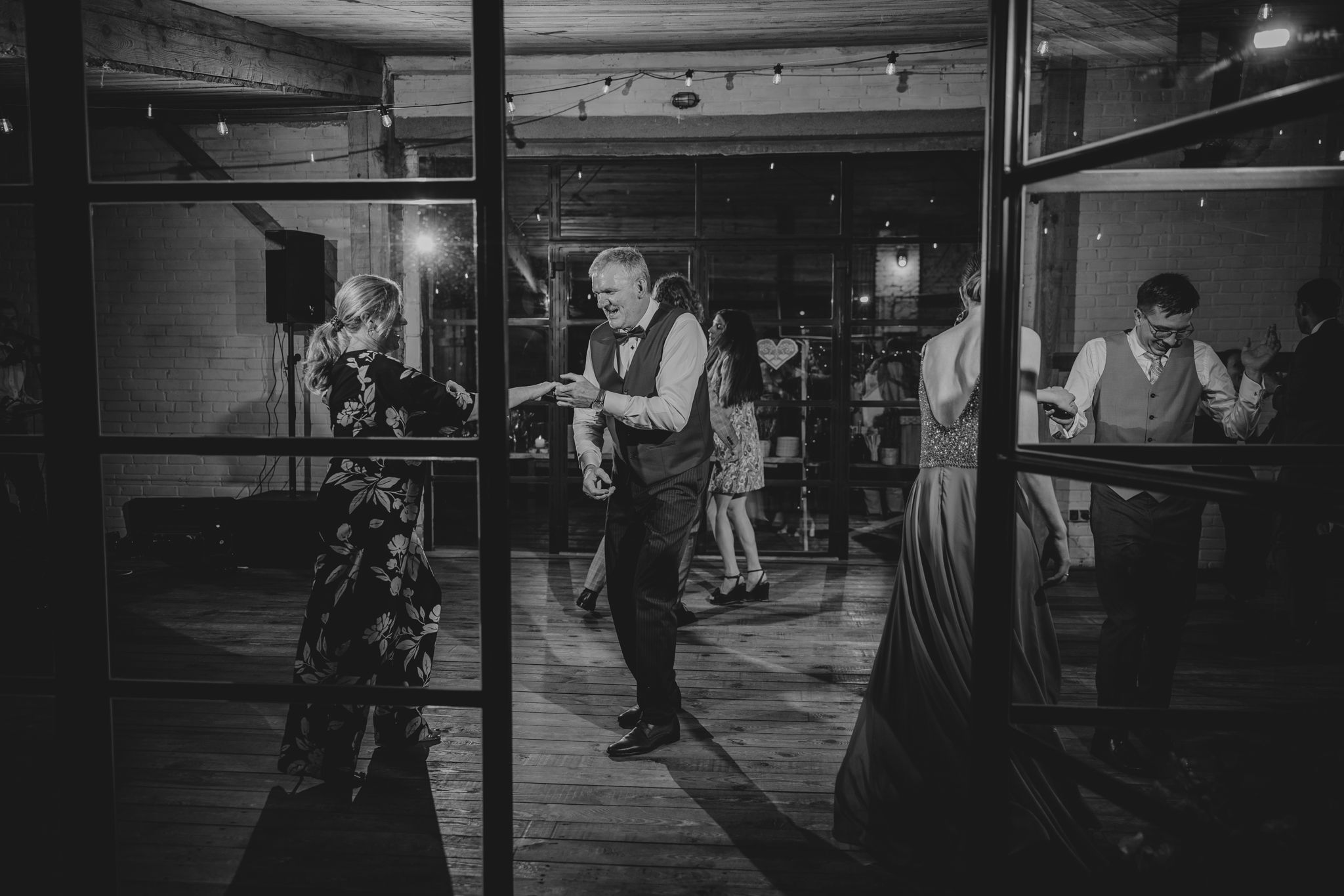 Paulina & Mateusz - wesele w siedlisku Stodoła Kultury - fotografia #93