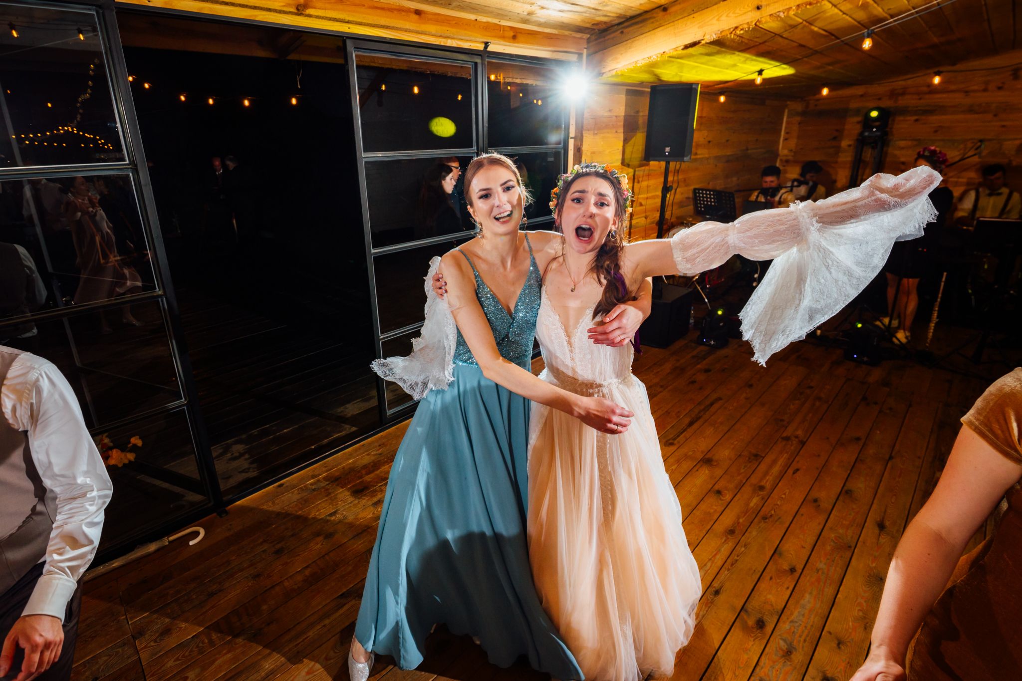 Paulina & Mateusz - wesele w siedlisku Stodoła Kultury - fotografia #103