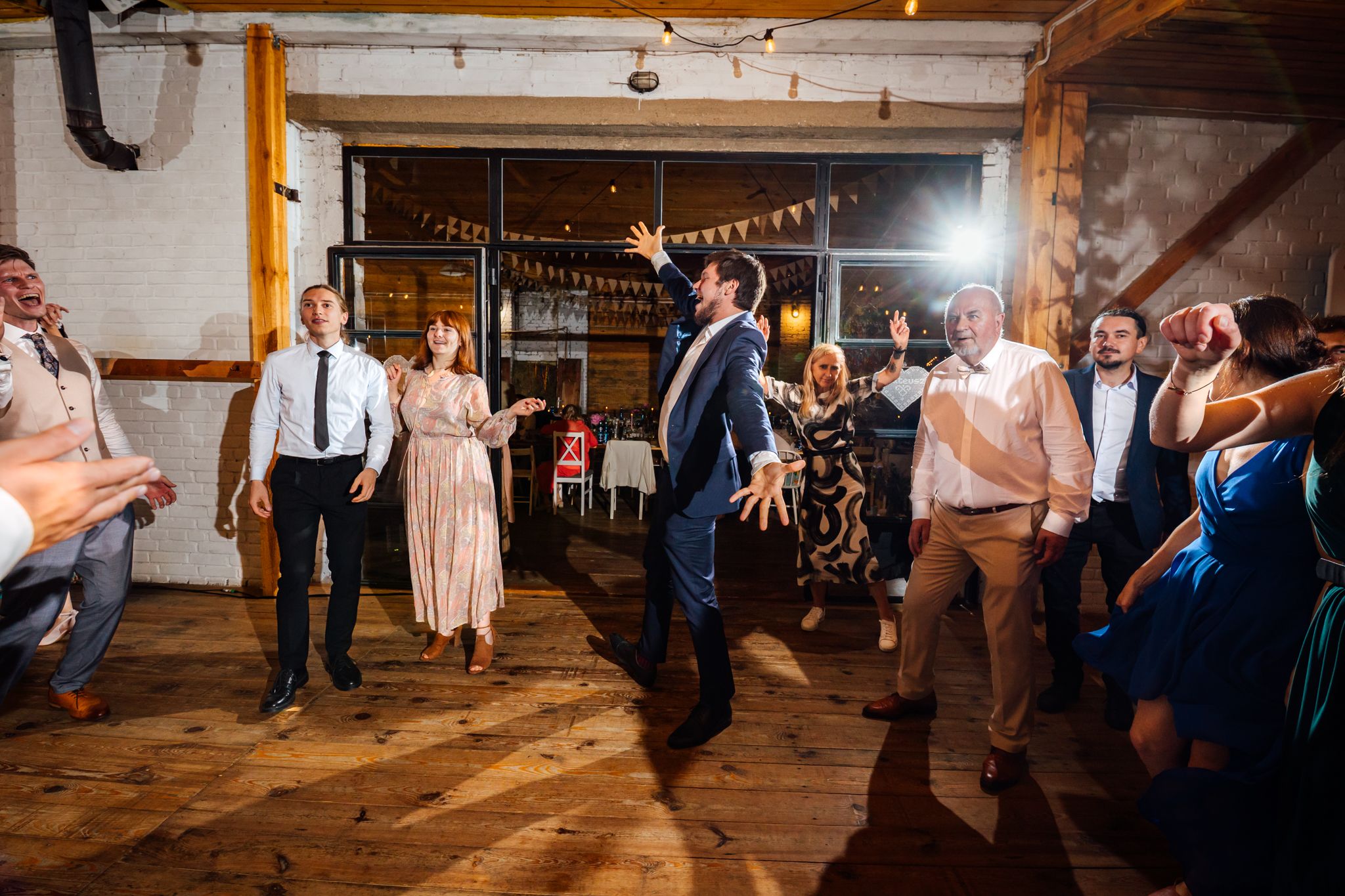 Paulina & Mateusz - wesele w siedlisku Stodoła Kultury - fotografia #117